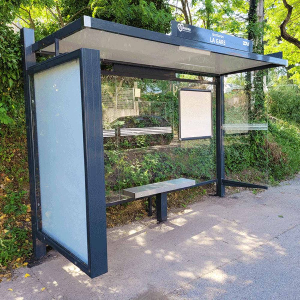 abribus CIRRUS caisson publicitaire pour la communauté de communes Cœur du Var