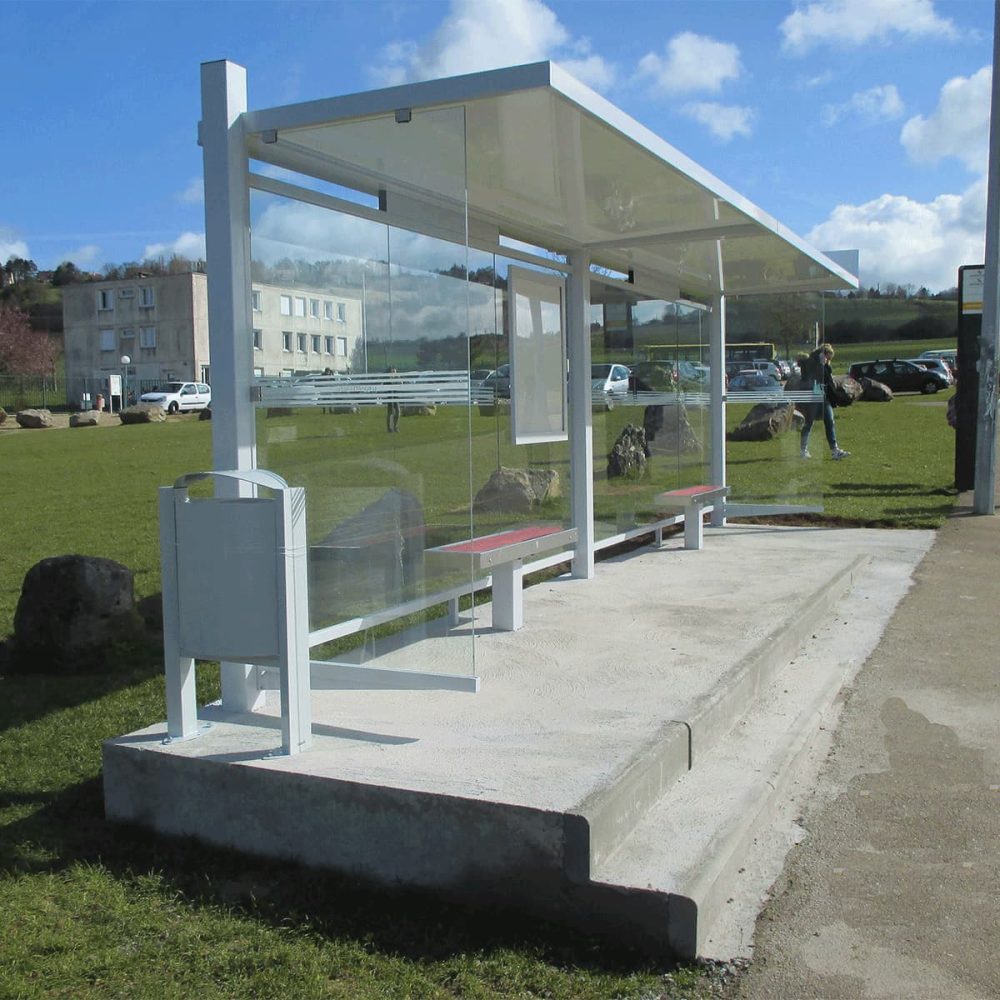 Mobilité urbaine abri bus CIRRUS double Urbanéo pour la Communauté d'Agglomération Seine-Eure Ligne de bus haute fréquentation Mobilité urbaine abri bus CIRRUS double Urbanéo pour la Communauté d'Agglomération Seine-Eure Ligne de bus haute fréquentation