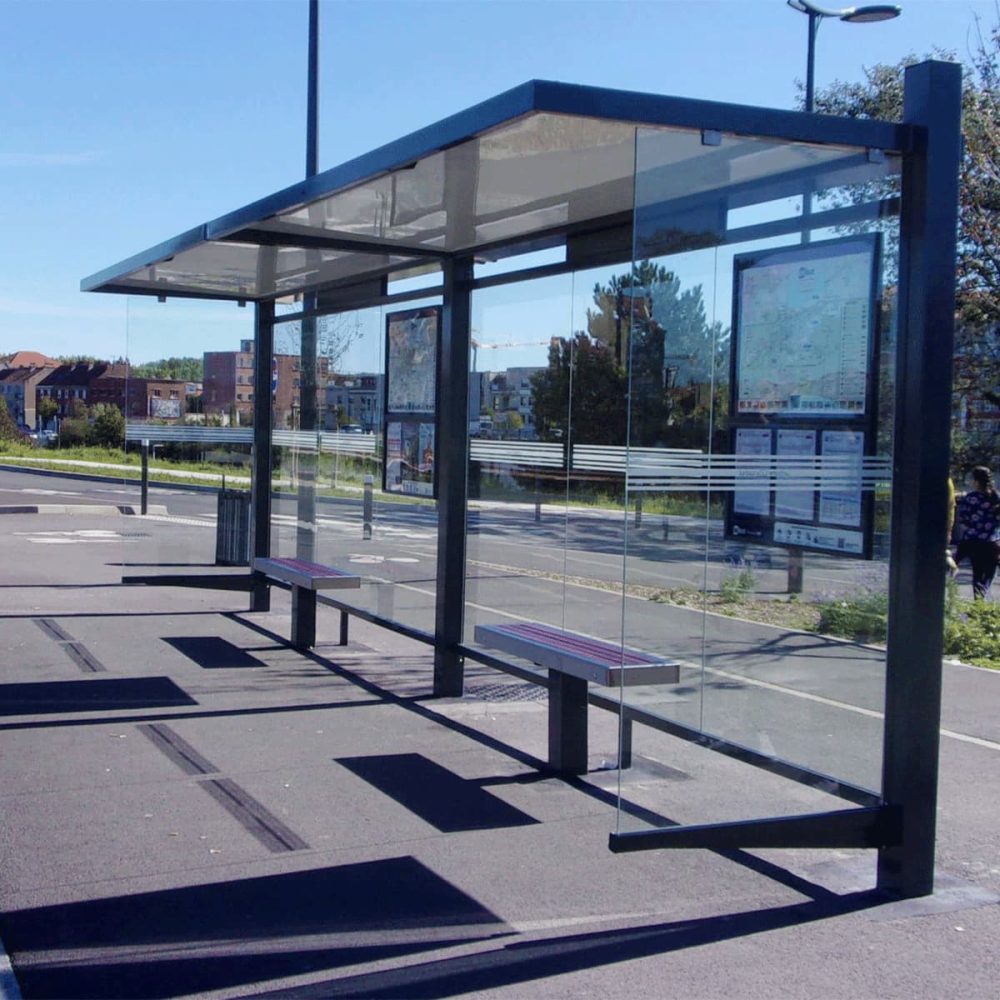 Mobilité urbaine avec abri voyageurs CIRRUS double Urbanéo avec banc bi-matière métal et bois pour la Communauté Urbaine de Dunkerque Mobilité urbaine avec abri voyageurs CIRRUS double Urbanéo avec banc bi-matière métal et bois pour la Communauté Urbaine de Dunkerque