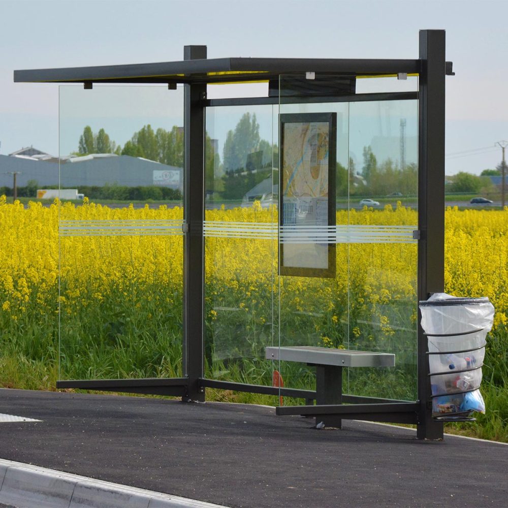 Abribus CIRRUS standard Urbanéo marron avec parois vitrées avec banc et cadre horaires pour l'Agglomération de Blois