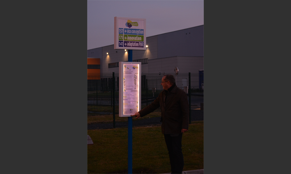 poteau-d'arrêt gayant accessibilité éclairage cadre d'information voyageurs 2