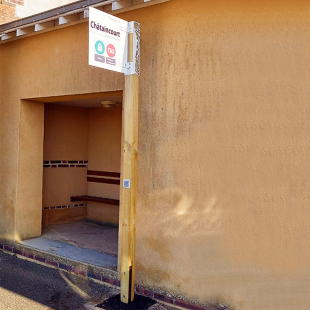 Poteau d'arrêt de bus HYLIA bois et métal Urbanéo KEOLIS Drouais