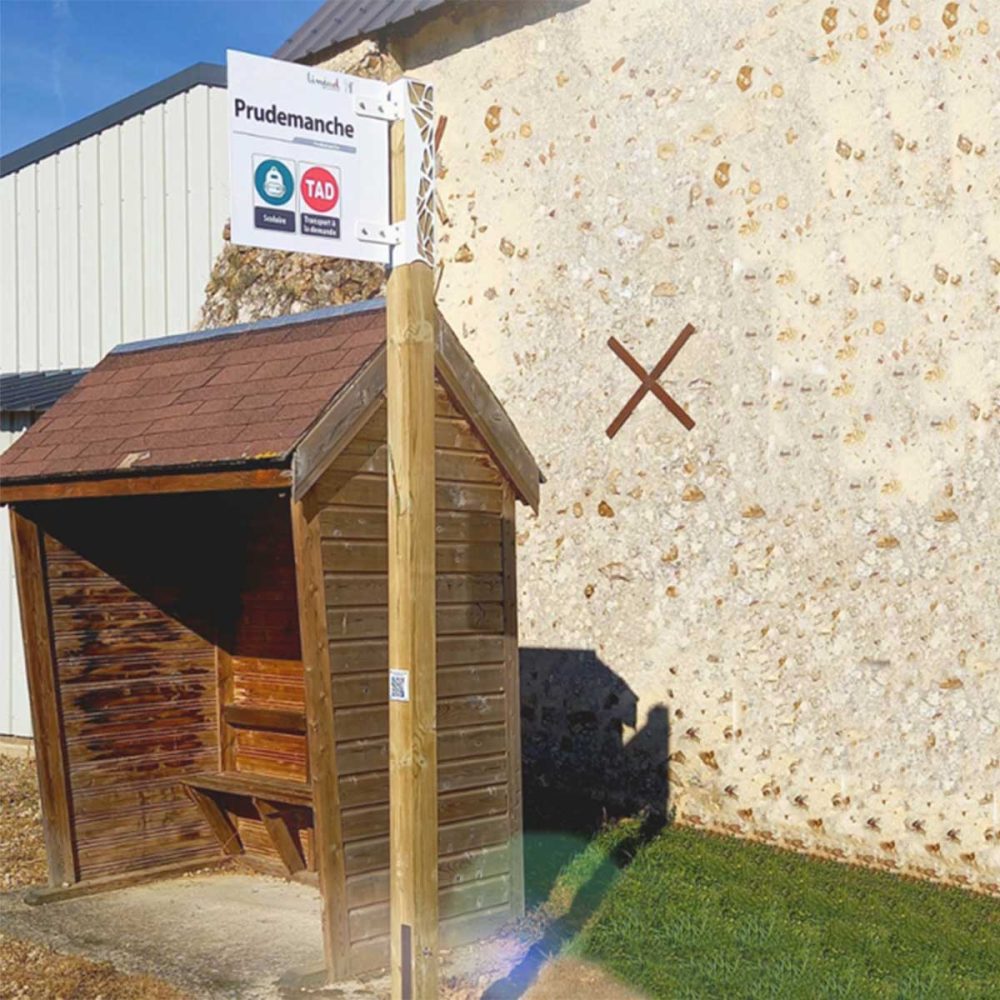 Poteau d'arrêt HYLIA bois et tête d'arrêt métal Urbanéo KEOLIS Dreux