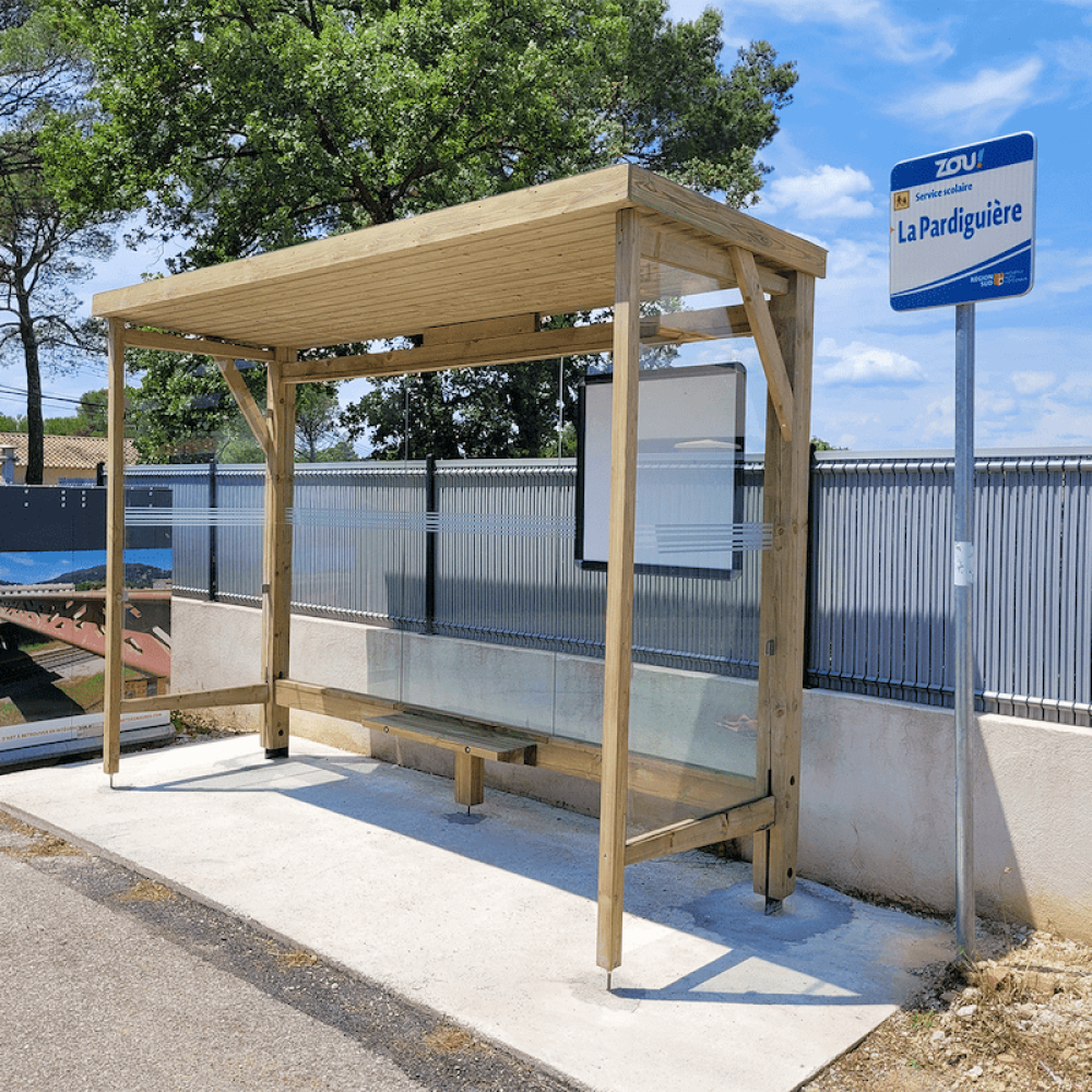 abri voyageurs en bois WOODY standard fond vitré région Sud PACA