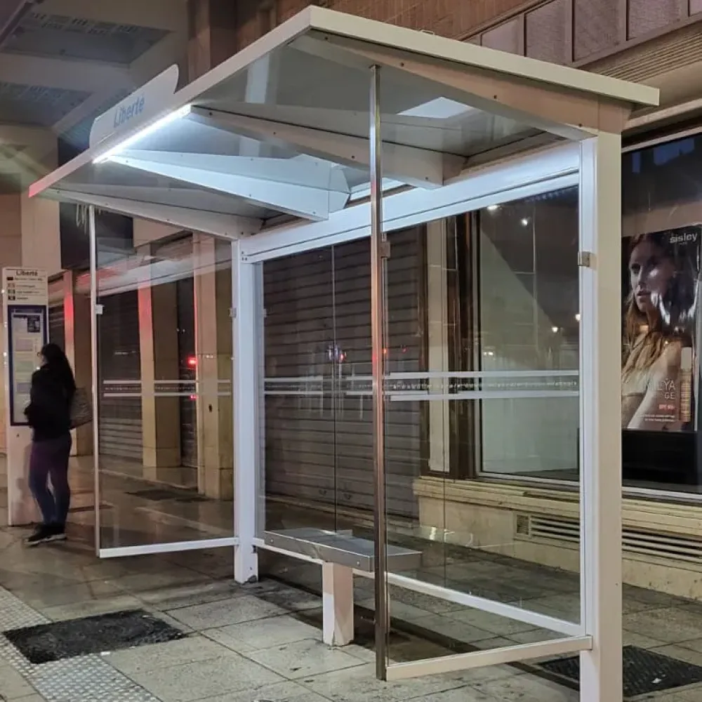 Photo Abri bus HELIOS Solaire Urbanéo Photo Abri bus HELIOS Solaire Urbanéo