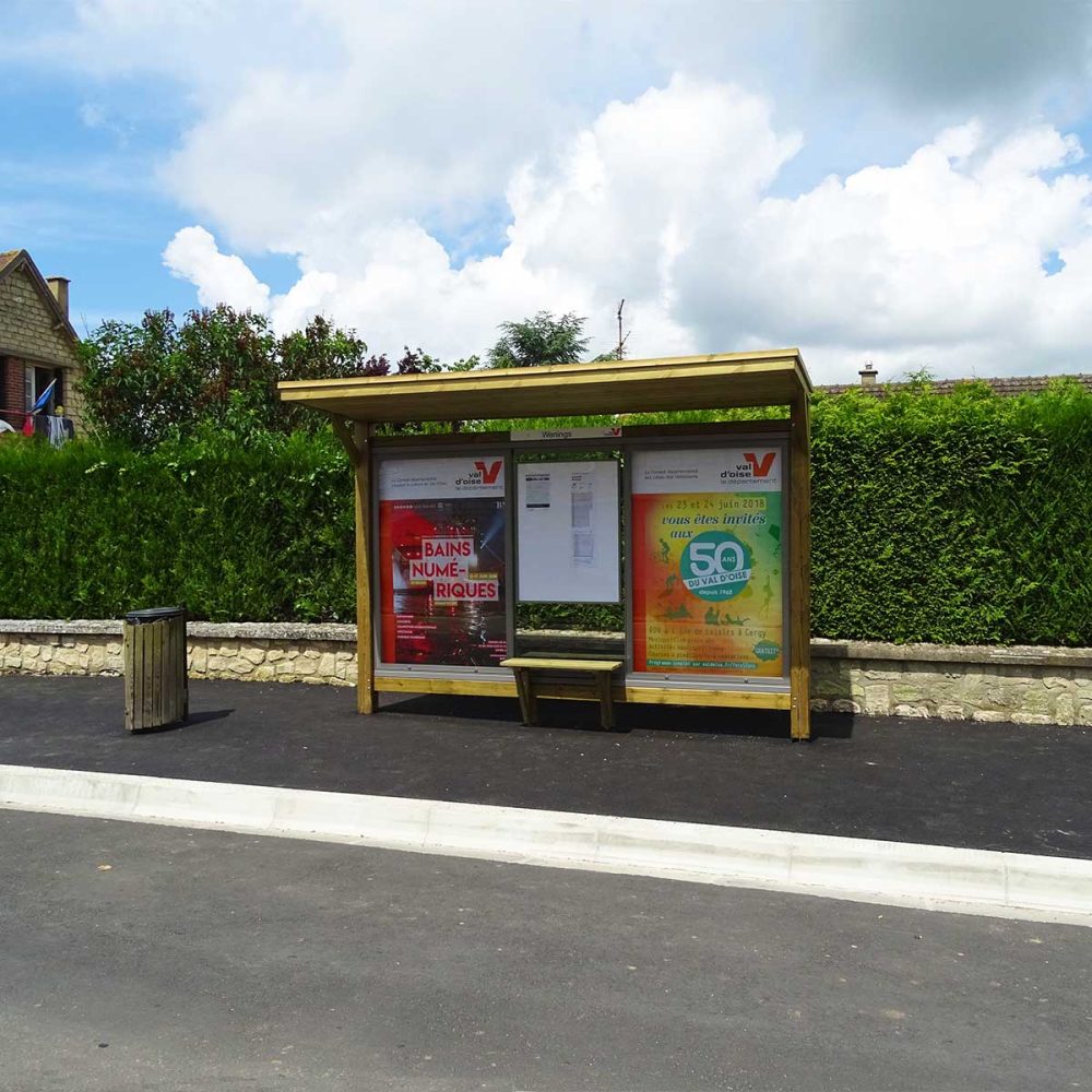 Abri Woody Auvent à double Caisson Publicitaire en fond d'abri