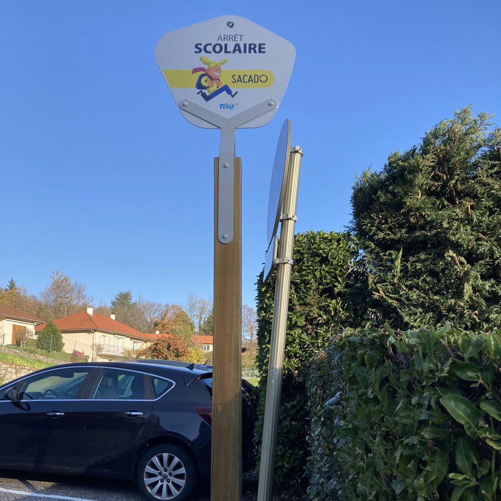 Poteau scolaire Rhéa Urbanéo en bois SEMITAG