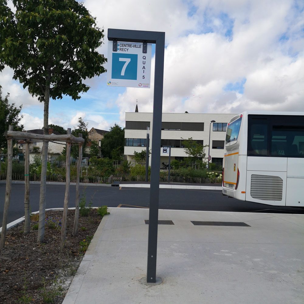 Poteau d'arrêt UTAH métal Urbanéo Chalons en Champagne2