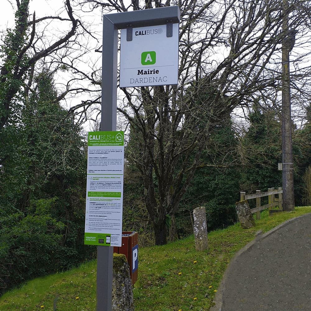 Poteau UTAH Urbanéo en métal avec Cadre d'infomation pour l'agglomération du Libournais