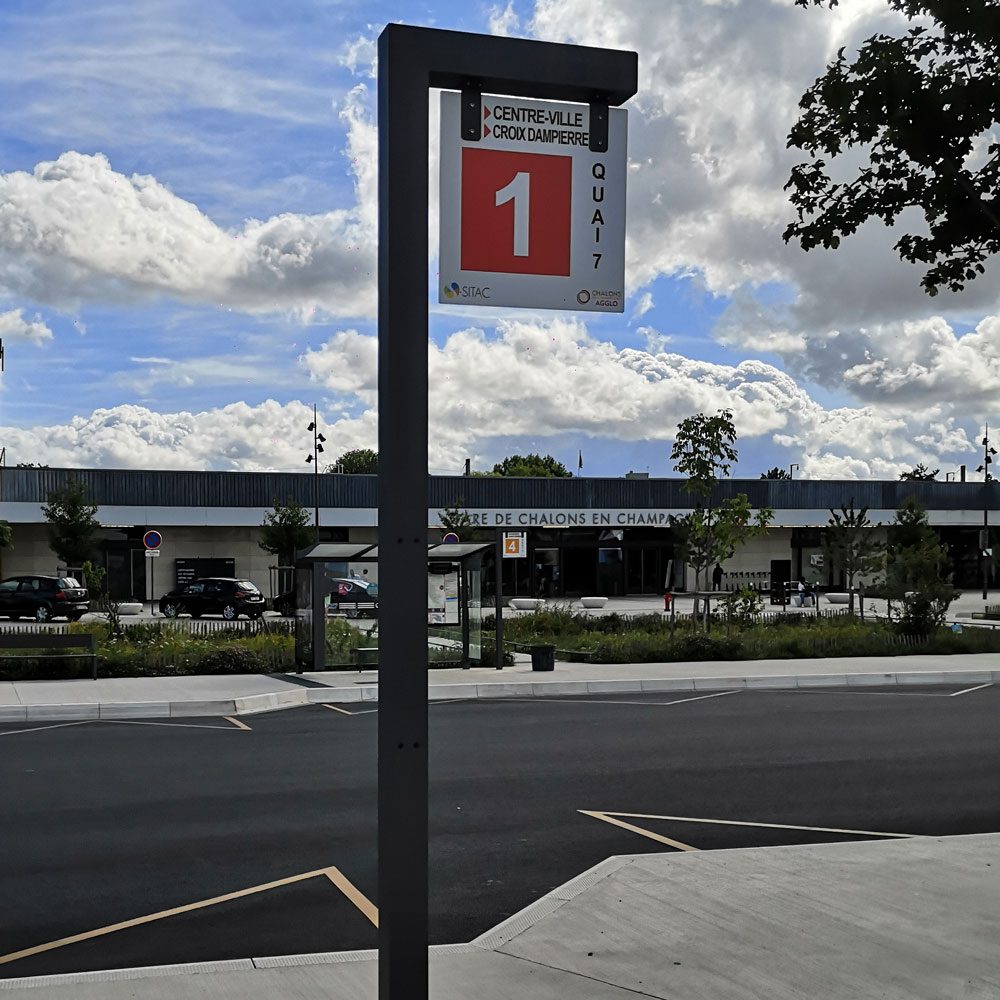 Urbanéo poteau UTAH en métal Chalons en Champagne Agglo