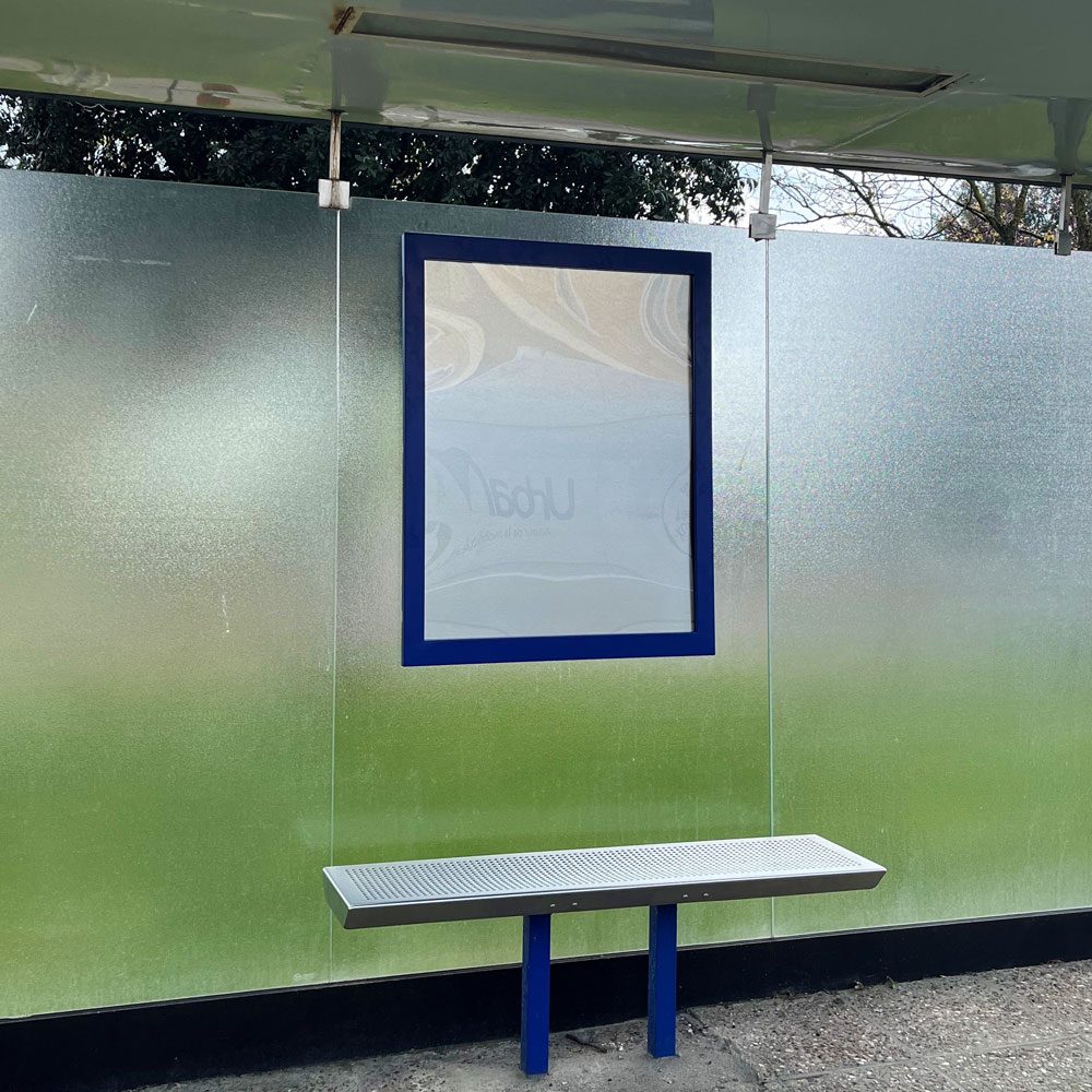 Equipements abribus cadre informations voyageurs Urbanéo pour abri bus