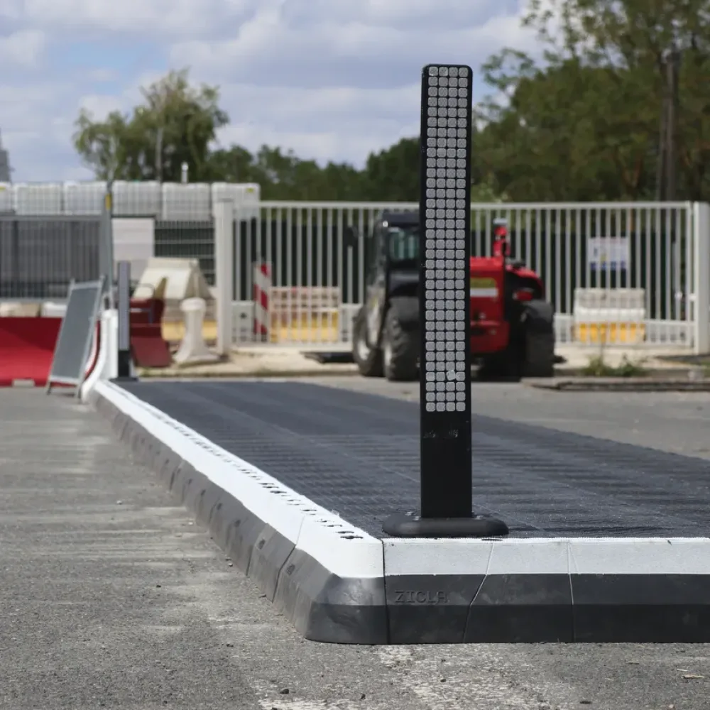 Gros plan quai provisoire modulable Zicla® pour point d'arrêt pour Transdev Gros plan quai provisoire modulable Zicla® pour point d'arrêt pour Transdev
