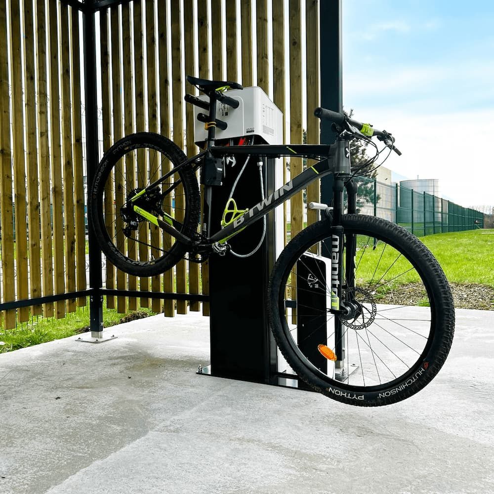 Mobilité douce Station de gonflage et réparation vélos Urbanéo blanc