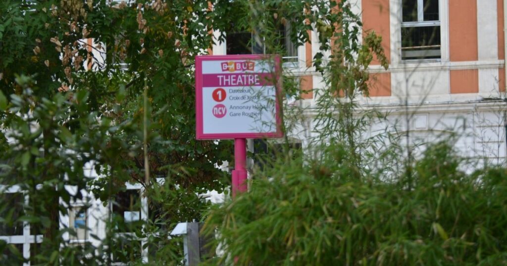 poteau d'arret conçu par urbaneo